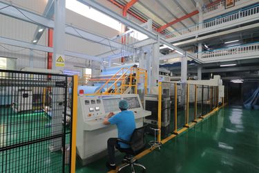 Xinyang Yihe Non-Woven Co., Ltd. Fabrik Produktionslinie